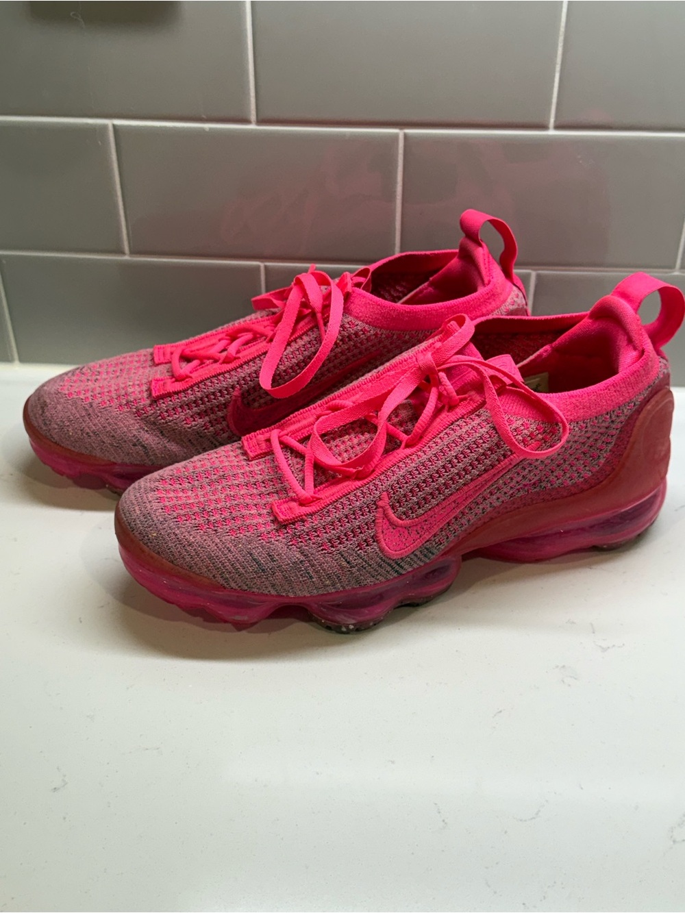 Nike women’s Hot Pink Flyknit Athletic Sneakers sz 8.5 excellent condition